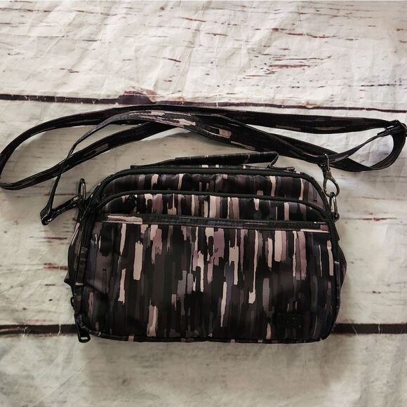 Lug Scoop Crossbody Riverwalk Geometric Print Bag - Picture 1 of 4